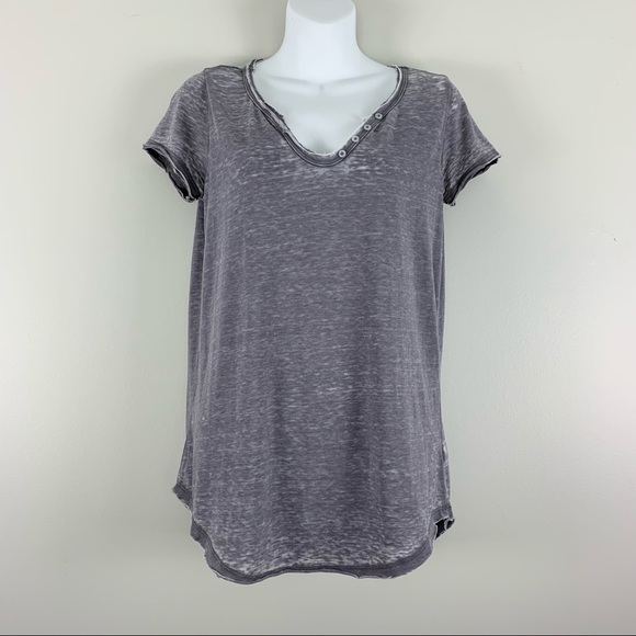 NEW William Rast Cooper Henley Distressed T-Shirt Top Gray Women’s Size Small - Picture 3 of 14